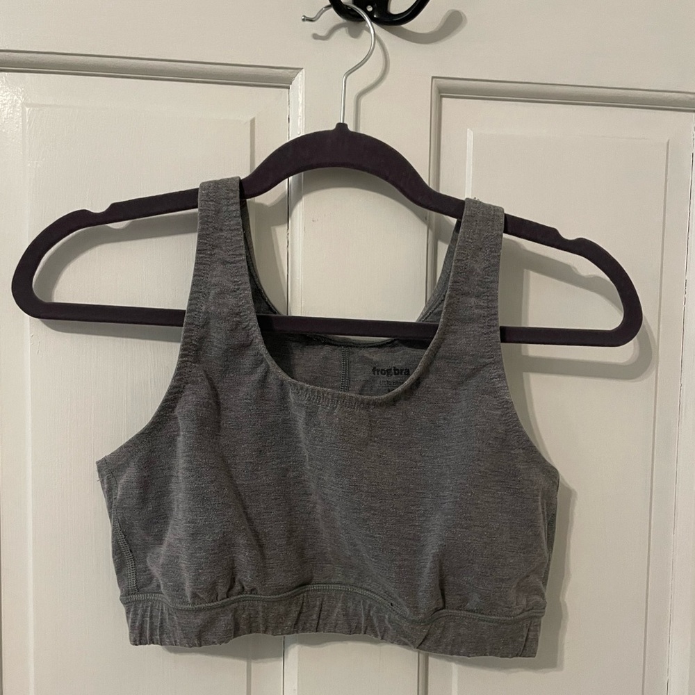 Women’s Title Nine Frog Bra ( M / Gray)